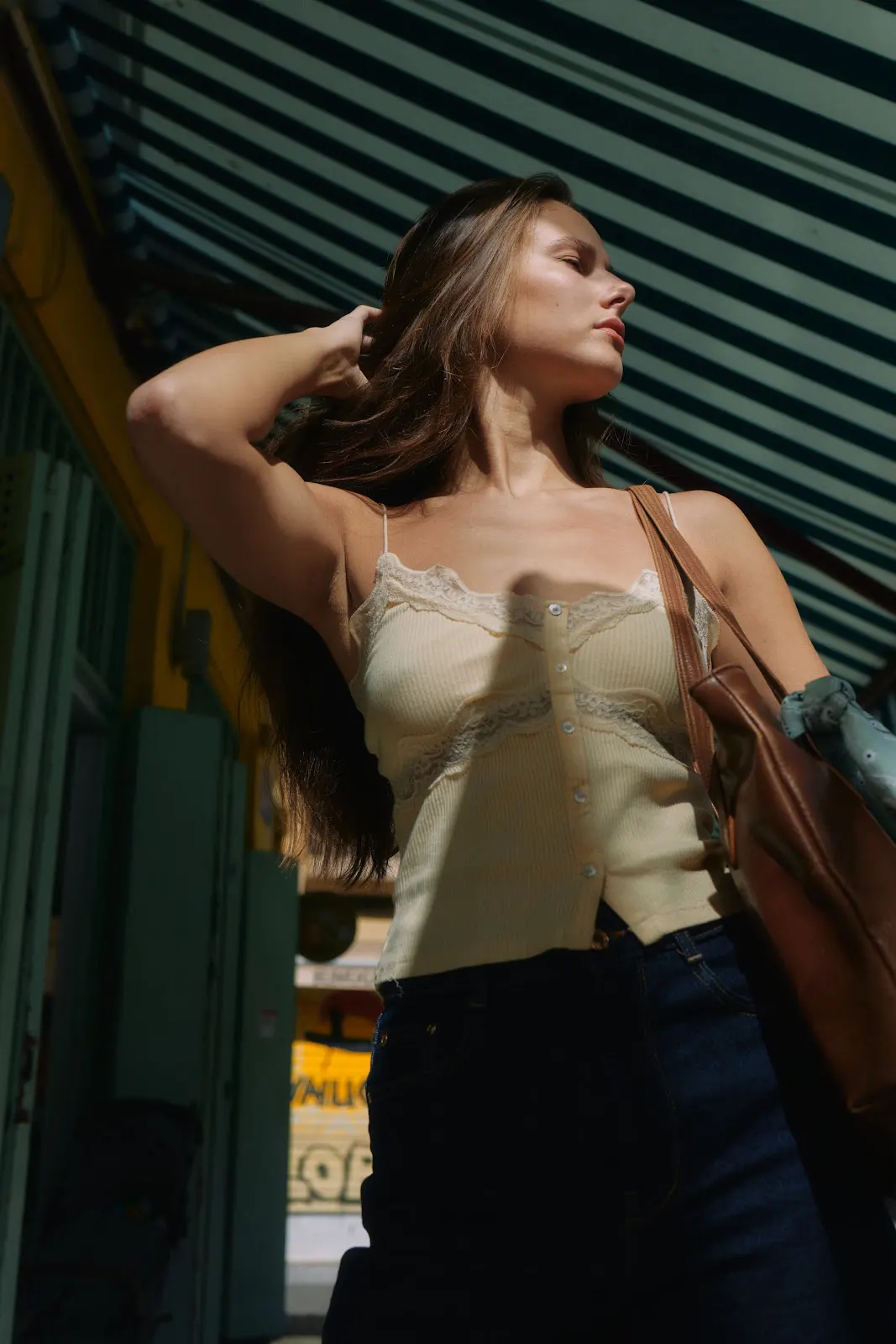 Musculosa cruda con puntilla — Tela