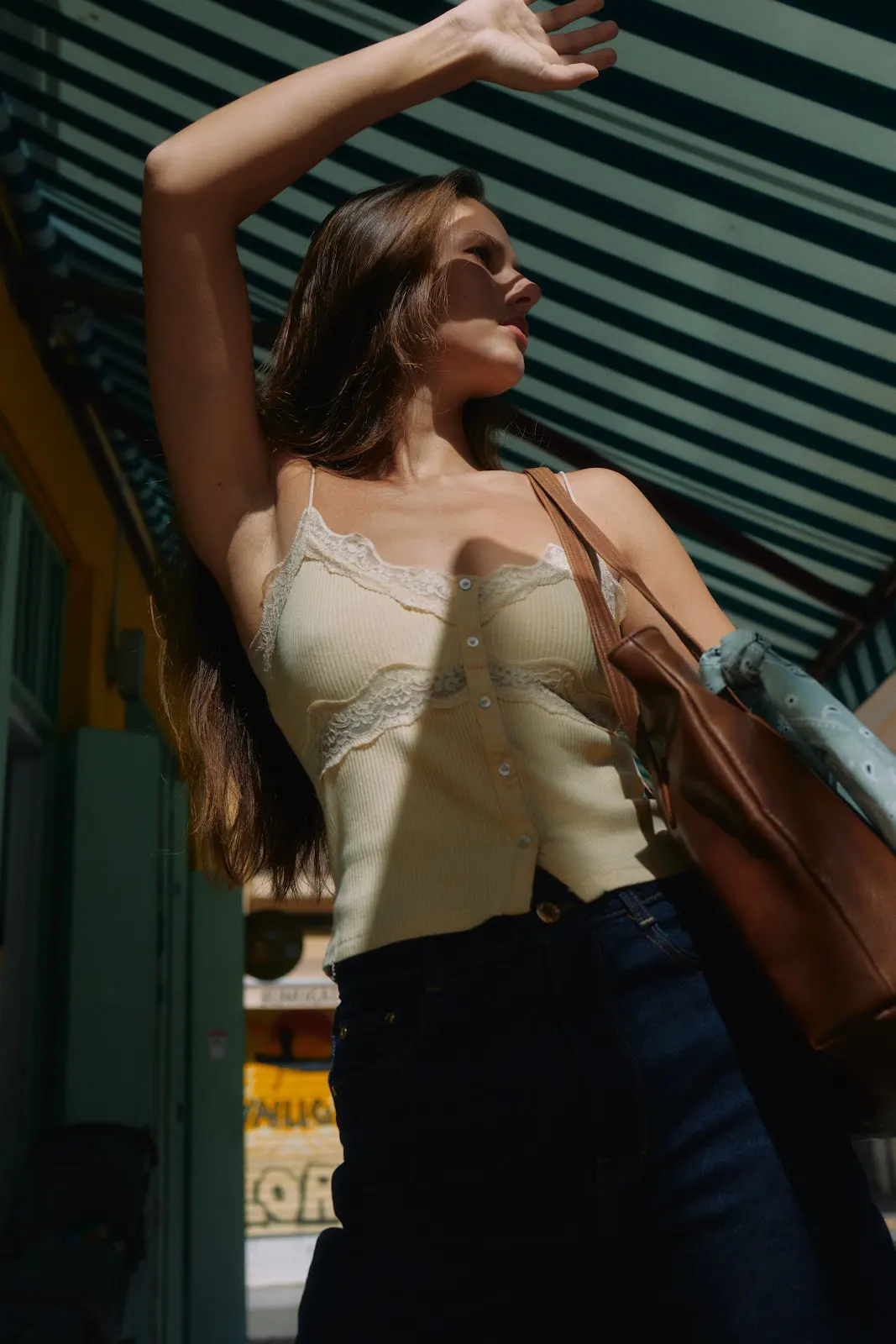 Musculosa cruda con puntilla — Etiqueta