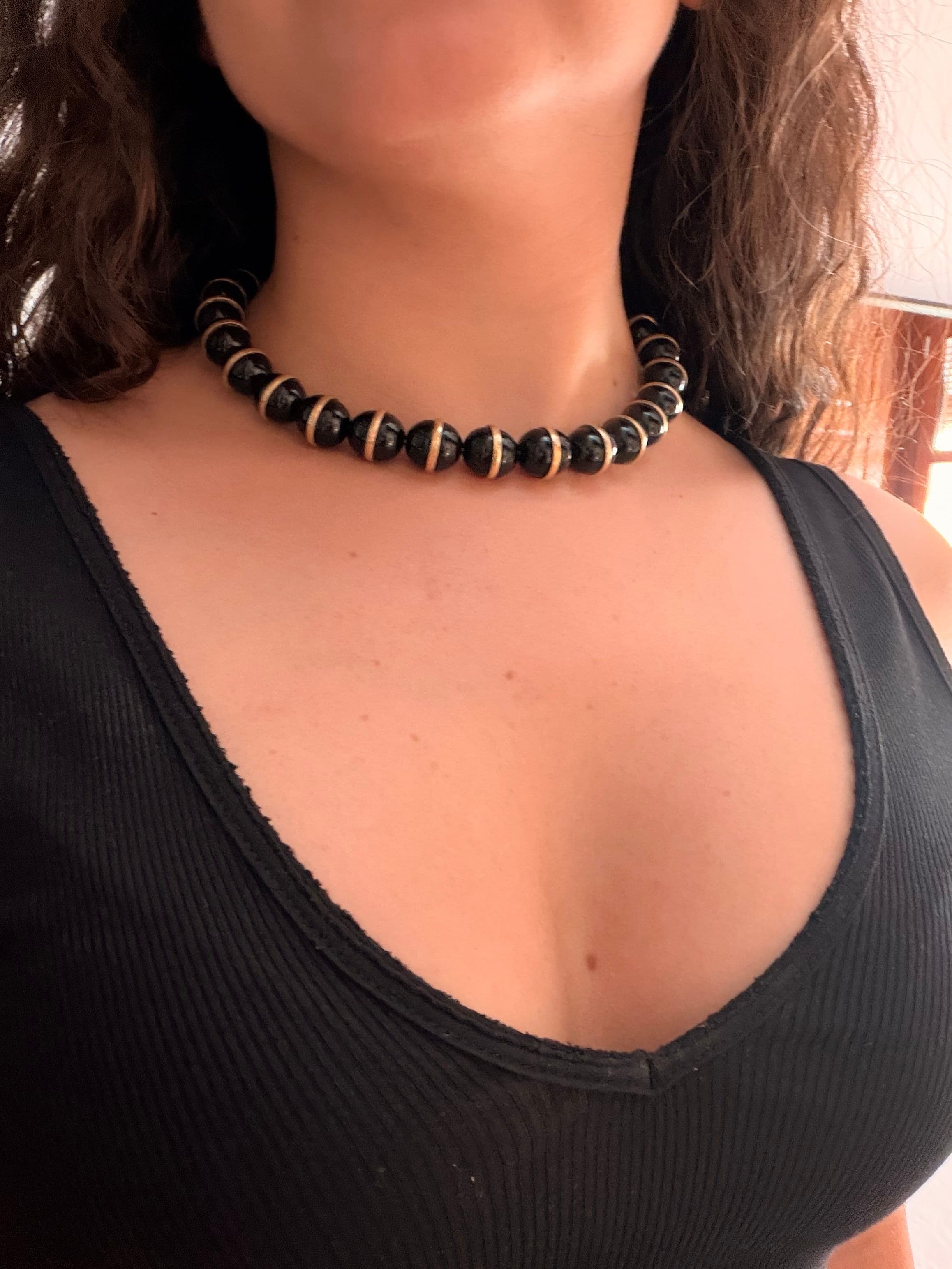 Collar bolas negras — Detalle