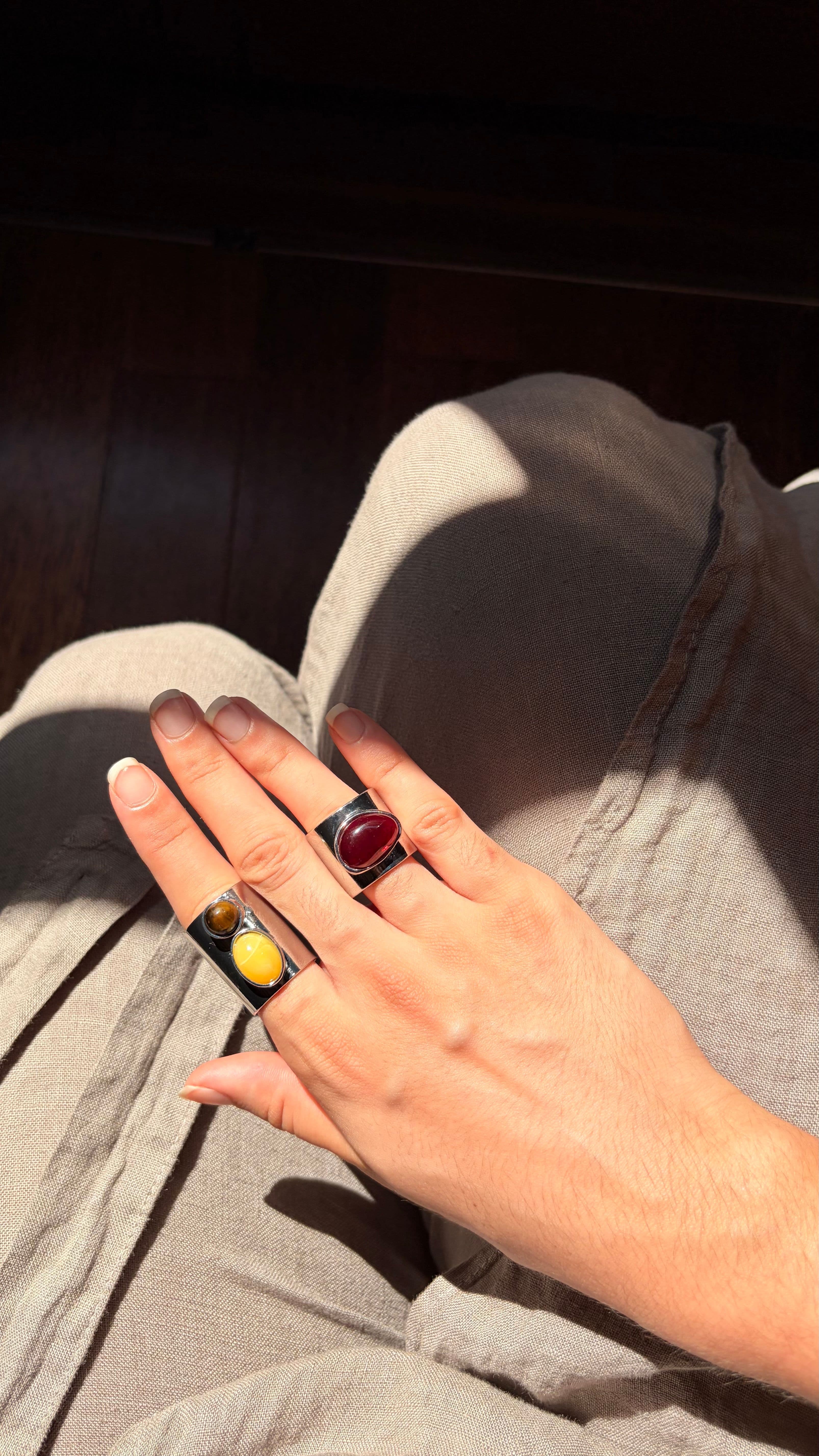 Anillo dos piedras — Etiqueta