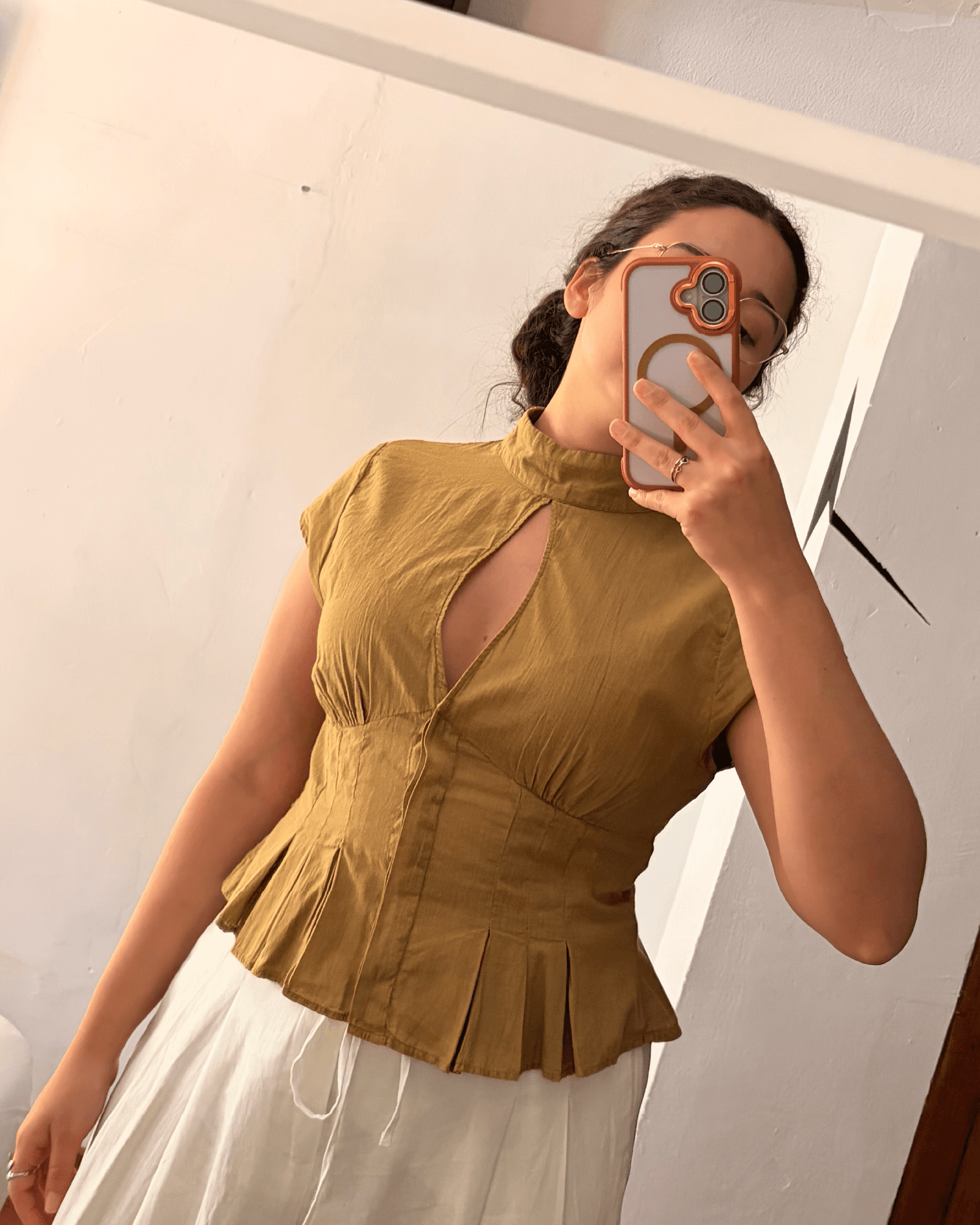 Camisa con cuello y lazo en la espalda — Detail