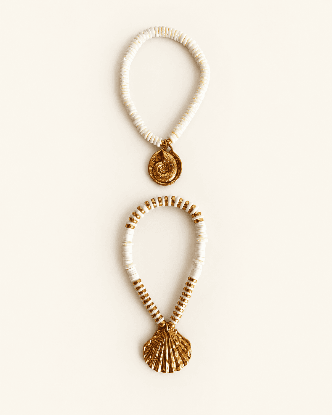 Pulsera con dije concha - pieza única — Detalle